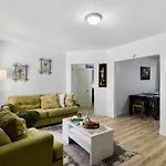 Brickell Stay: Near Beach Downtown Pet-Friendly