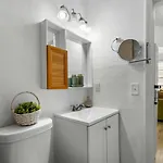Brickell Stay: Near Beach Downtown Pet-Friendly