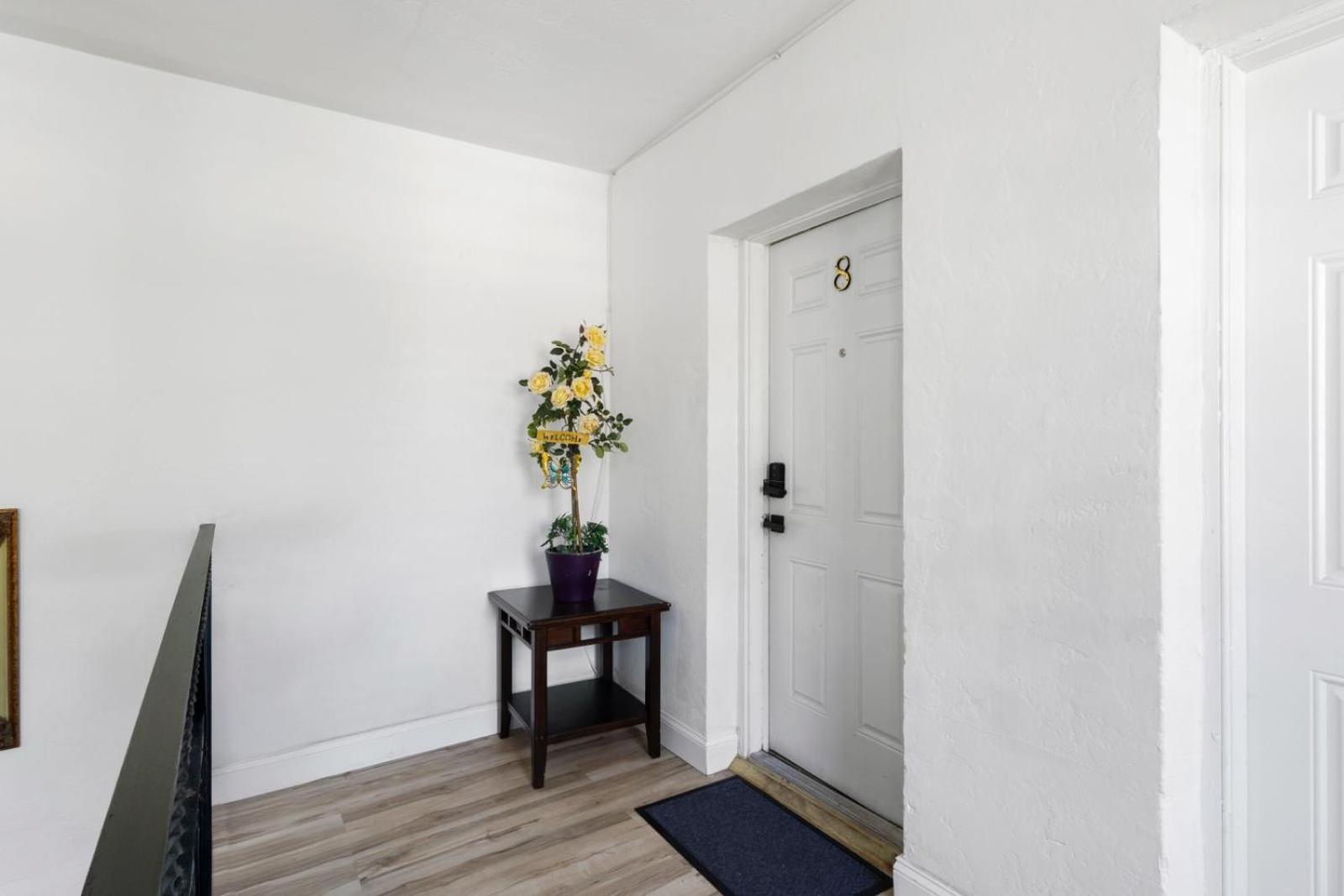 Brickell Stay: Near Downtown Pet-friendly Apartment
