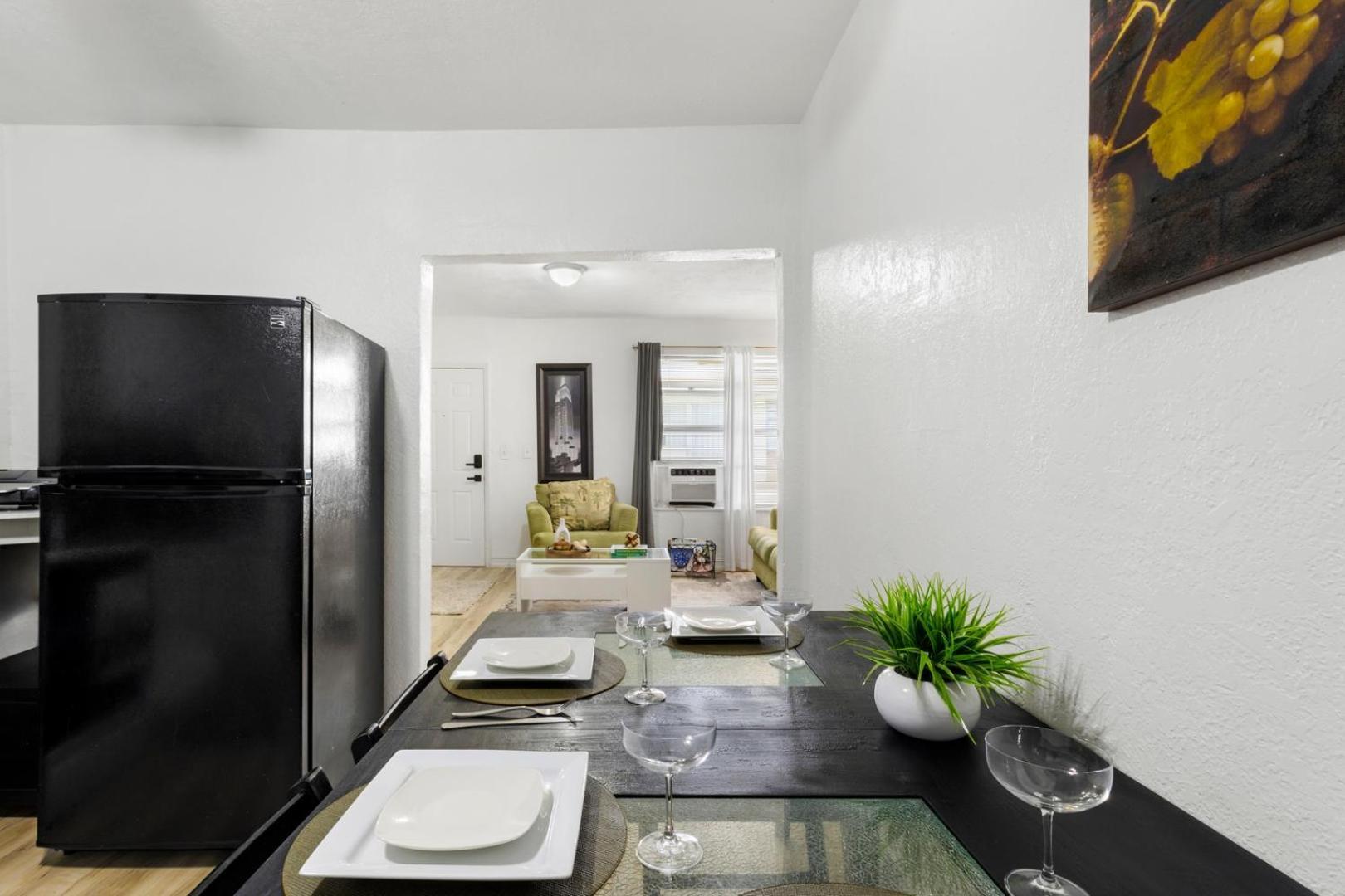 Brickell Stay: Near Downtown Pet-friendly Apartment