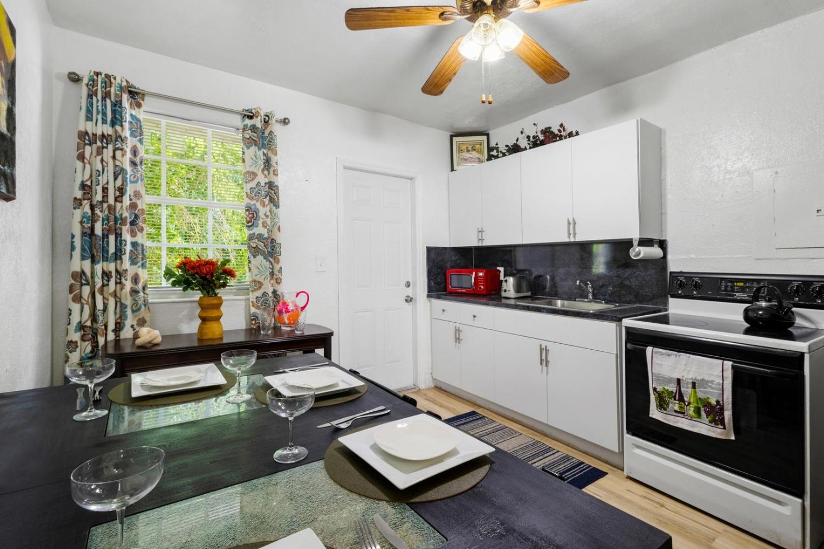 Brickell Stay: Near Downtown Pet-friendly * Miami