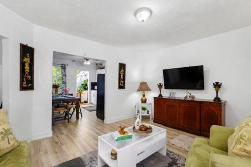 Brickell Stay: Near Downtown Pet-friendly *