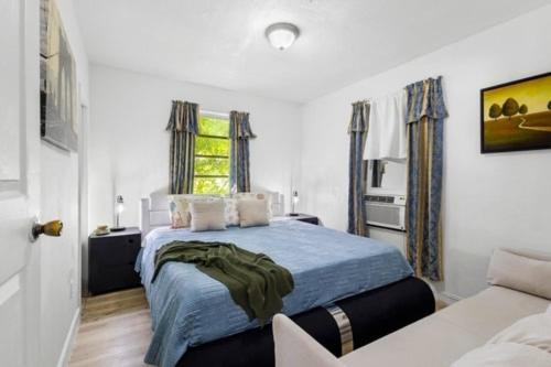 Brickell Stay: Near Downtown Pet-friendly *