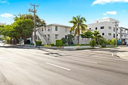 Brickell Stay: Near Downtown Pet-friendly Apartment